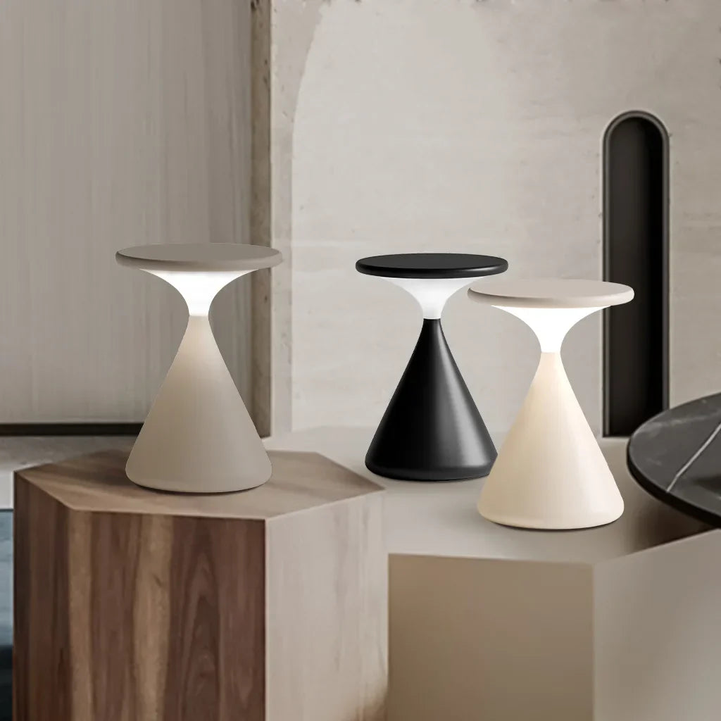 Rzeźbiarska minimalistyczna lampa stołowa w kształcie klepsydry, bezprzewodowa, ładowana i z regulacją jasności