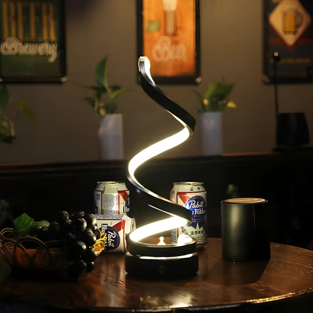 Spiralna rzeźbiona lampa na biurko z regulowanym zaciskiem