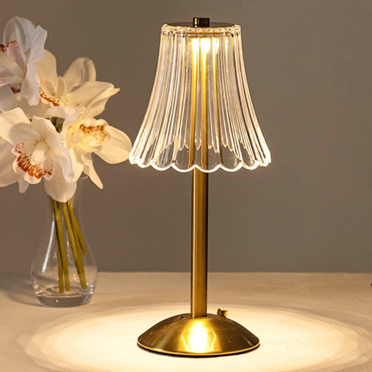Retro ładowalna lampa stołowa z kryształowym kloszem, szczotkowanym aluminium i sterowaniem dotykowym