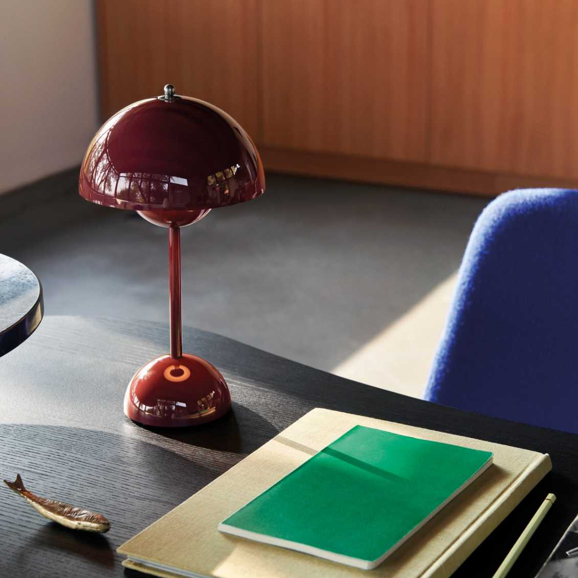 Bezprzewodowa ładowalna lampa stołowa w kształcie kuli z funkcją ściemniania