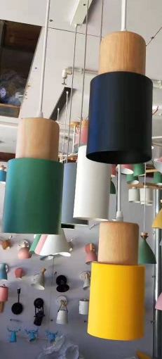 Minimalistyczna cylindryczna aluminiowa lampa wisząca z regulowanym przewodem