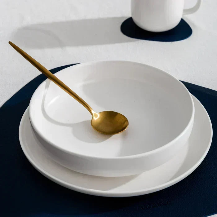 Elegancki, minimalistyczny, nowoczesny zestaw sztućców ze stali nierdzewnej