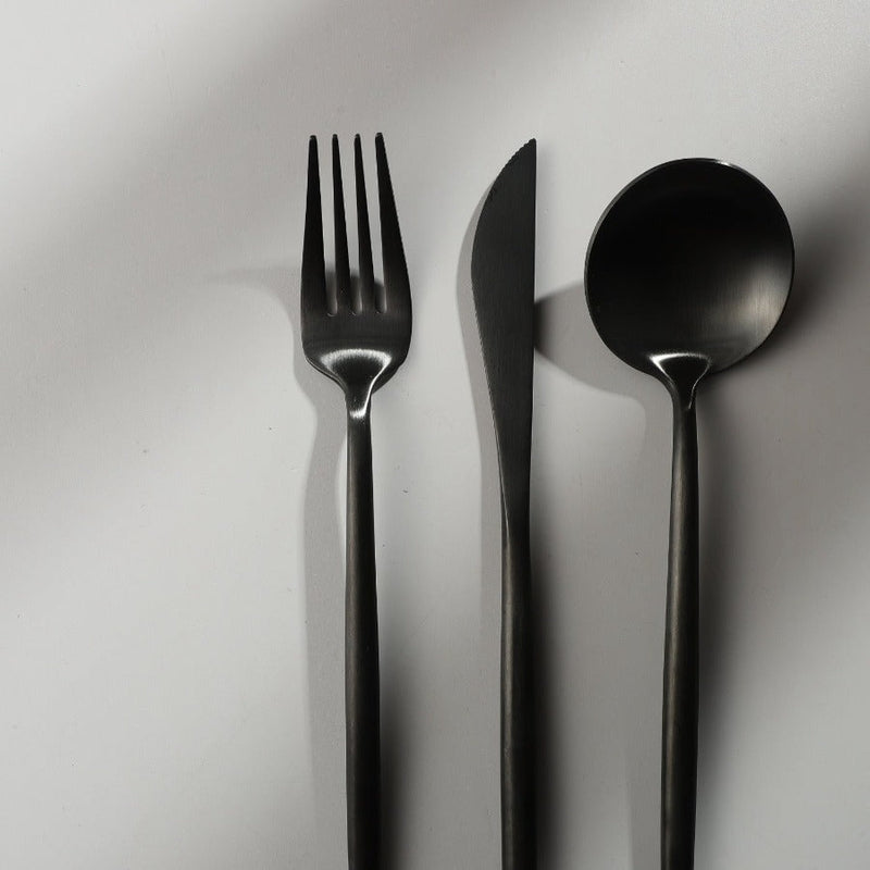 Elegancki, minimalistyczny, nowoczesny zestaw sztućców ze stali nierdzewnej