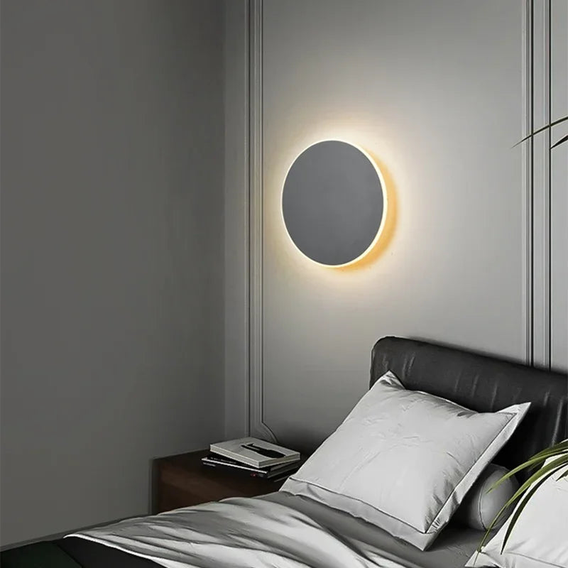 Minimalistyczny okrągły kinkiet ścienny z dotykowym sterowaniem i czujnikiem