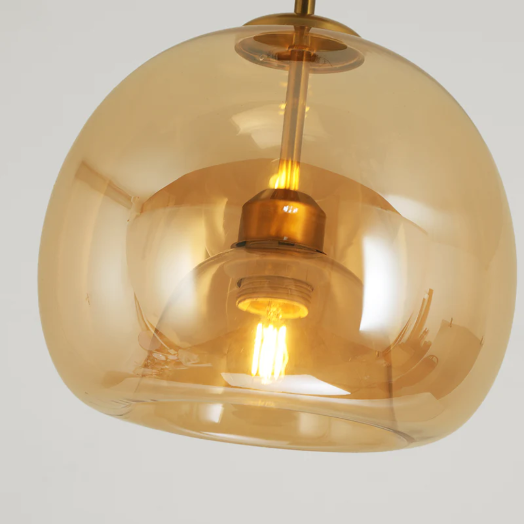 Okrągła sufitowa lampa z metalowym kloszem i szklanym kloszem