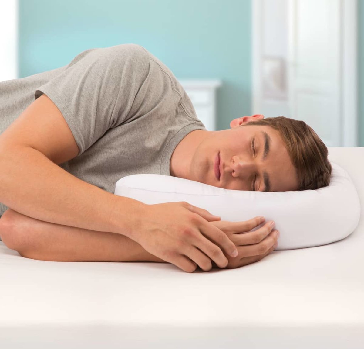 Ergonomiczna poduszka ortopedyczna z wycięciami na uszy, chłodzącymi mikrokulkami powietrznymi