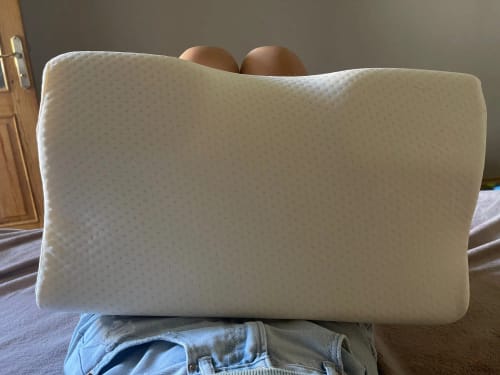 Ergonomiczna profilowana poduszka podpierająca szyję z pianki memory o powolnym powrocie