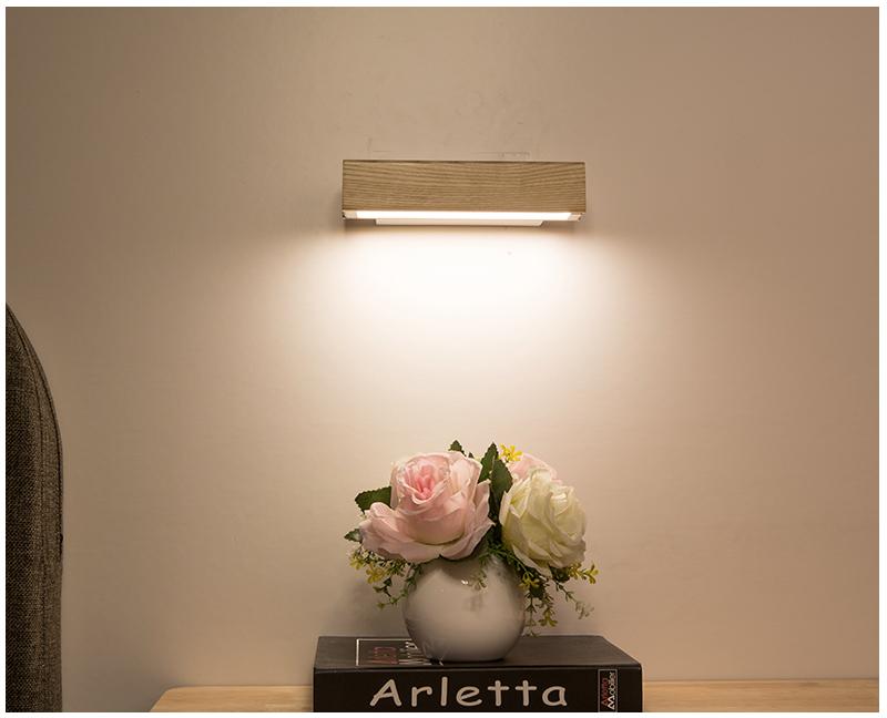Obrotowa drewniano-metalowa lampa ścienna z regulacją kąta
