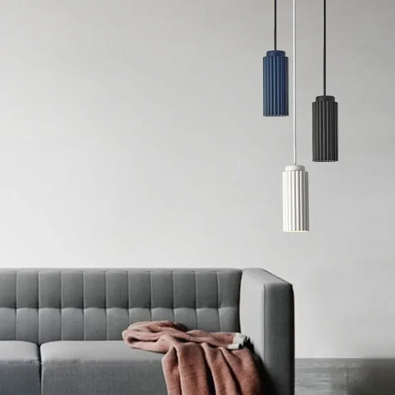 Skandynawska minimalistyczna metalowo-szklana lampa wisząca sufitowa