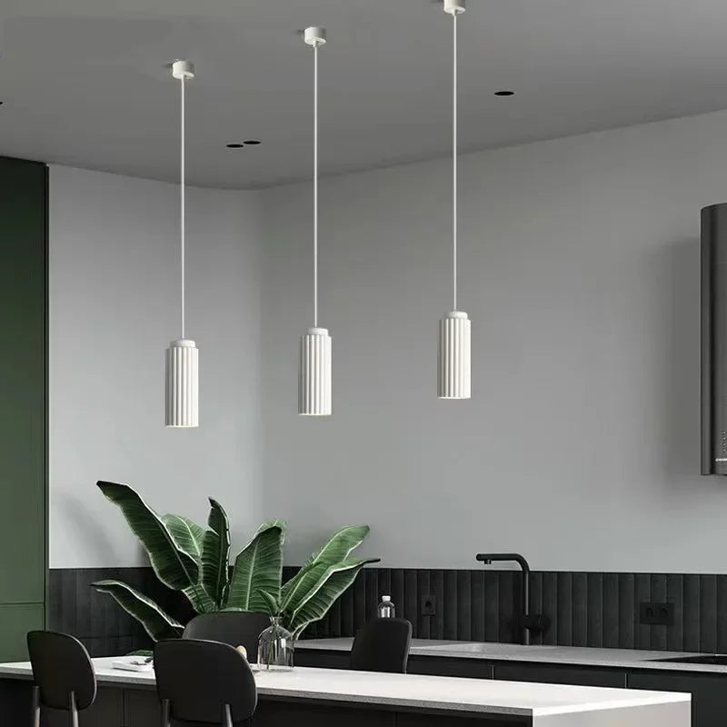 Skandynawska minimalistyczna metalowo-szklana lampa wisząca sufitowa