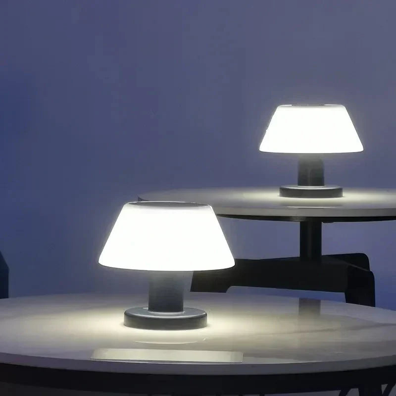 Wodoodporna wewnętrzno-zewnętrzna lampa stołowa zasilana energią słoneczną i akumulatorem