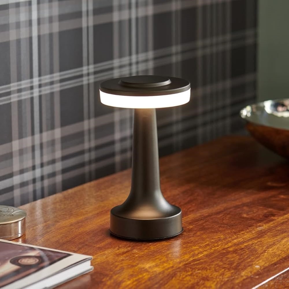 Elegancka przenośna metalowa bezprzewodowa lampka stołowa z regulacją jasności i akumulatorem
