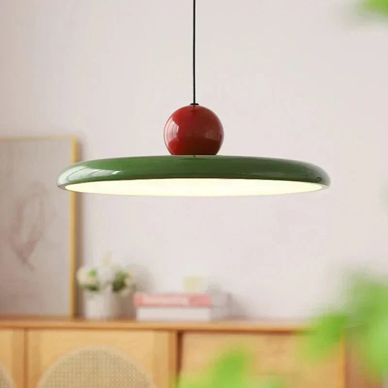Metalowa lampa wisząca ze szklanym kloszem w kształcie talerza, w stylu Bauhaus
