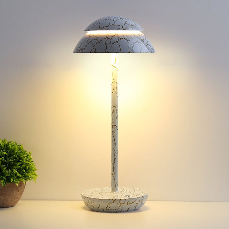 Bezprzewodowa przenośna plastikowa ładowalna lampa stołowa do wnętrz i na zewnątrz