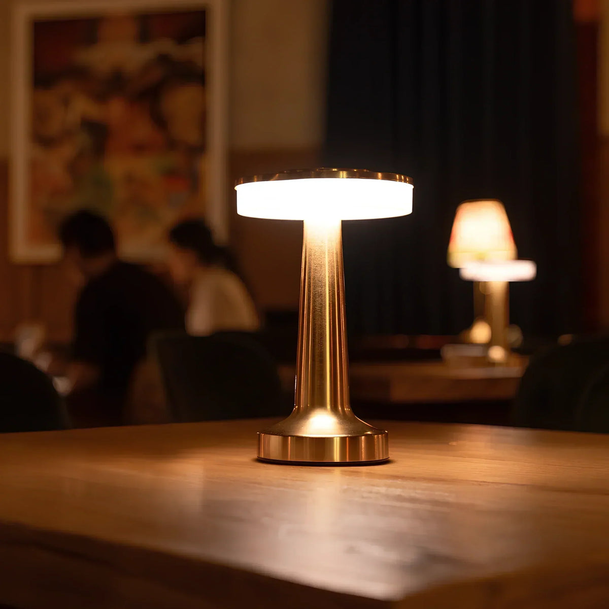 Retro metalowa bezprzewodowa ładowalna lampa stołowa z funkcją ściemniania i nastrojowym światłem