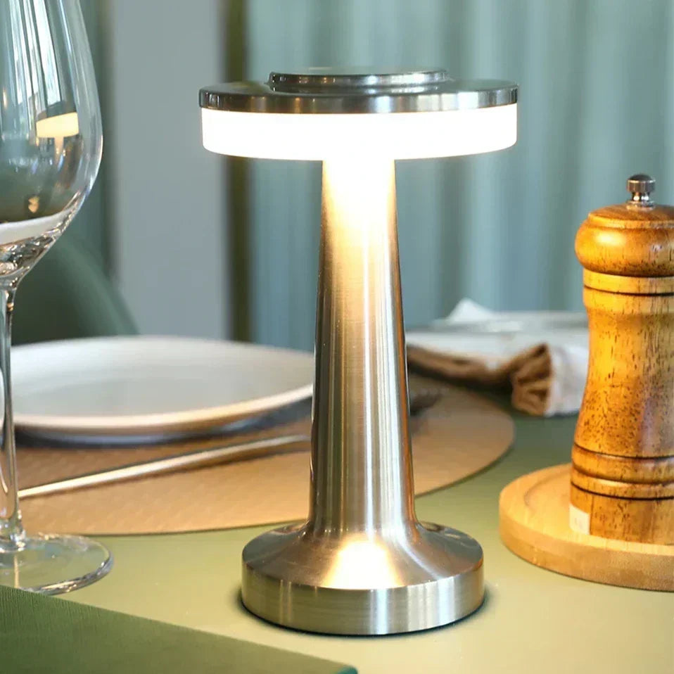 Retro metalowa bezprzewodowa ładowalna lampa stołowa z funkcją ściemniania i nastrojowym światłem