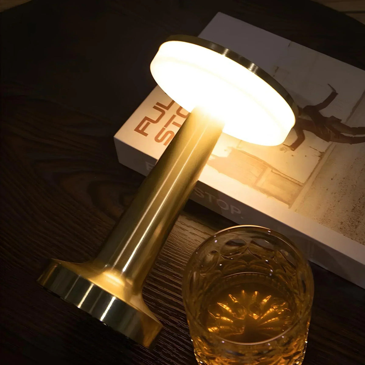 Retro metalowa bezprzewodowa ładowalna lampa stołowa z funkcją ściemniania i nastrojowym światłem