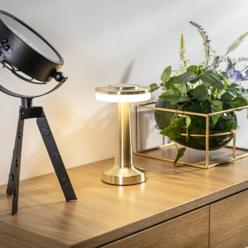 Retro metalowa bezprzewodowa ładowalna lampa stołowa z funkcją ściemniania i nastrojowym światłem