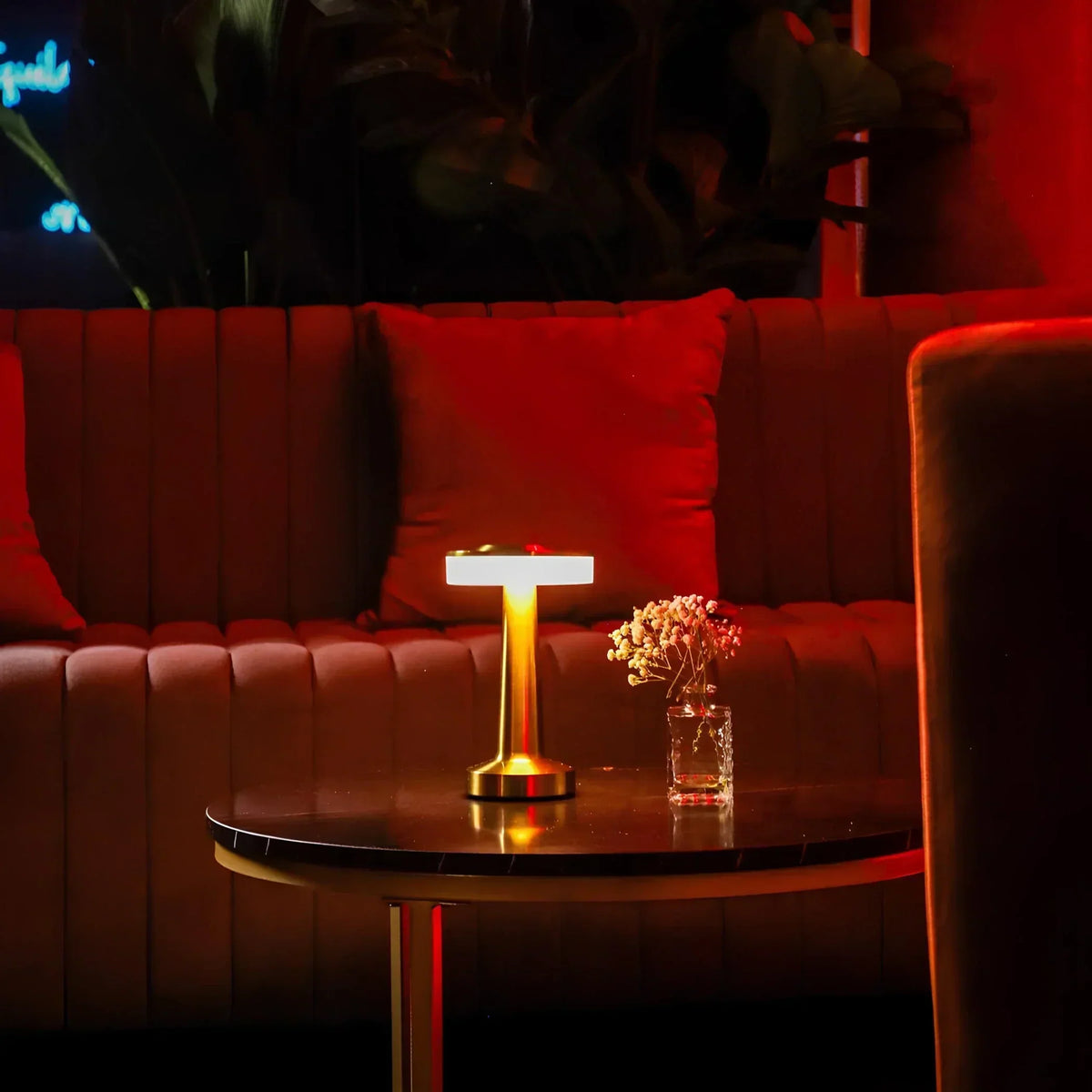 Retro metalowa bezprzewodowa ładowalna lampa stołowa z funkcją ściemniania i nastrojowym światłem
