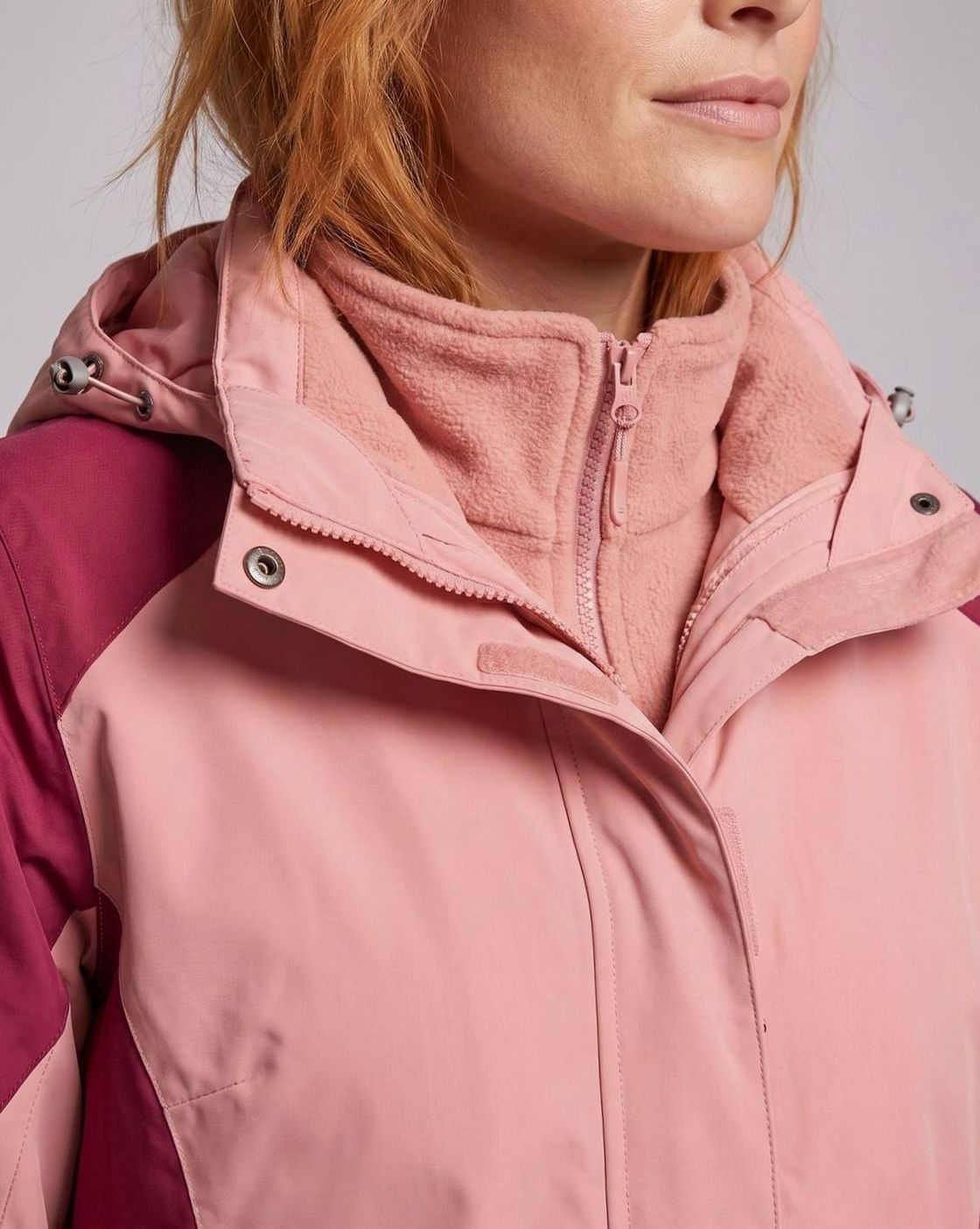 Damska różowa kurtka outdoorowa 2 w 1 z kapturem, z miękkiego materiału softshell i polaru