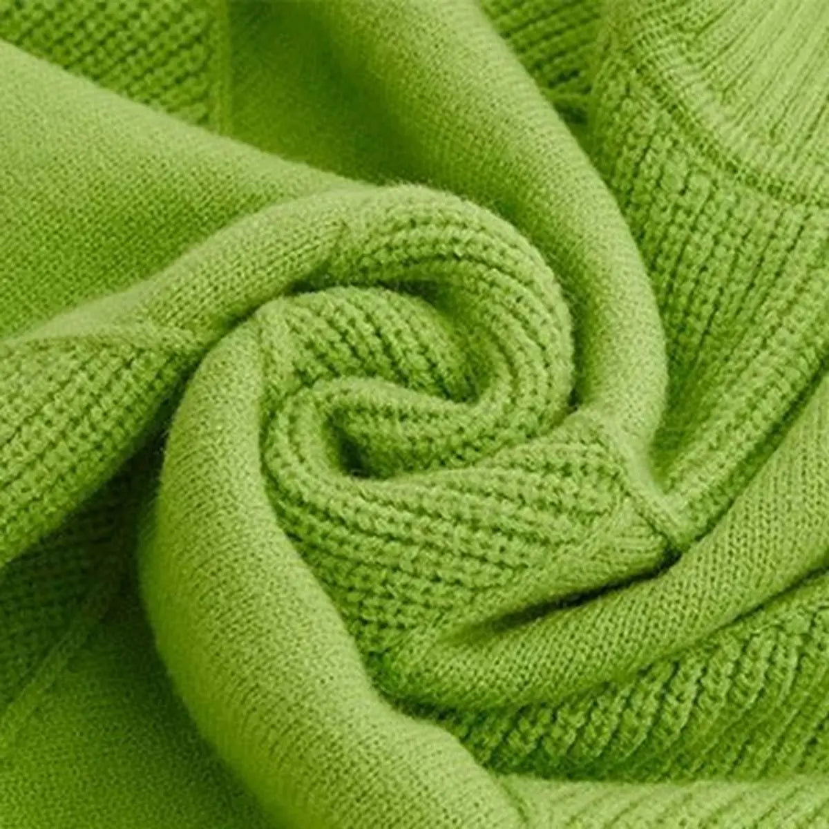 Damski sweter z dzianiny w romby, golfem i luźnym krojem