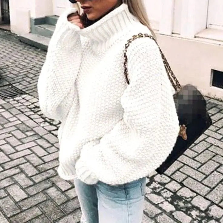 Damski obszerny sweter z grubej dzianiny z golfem