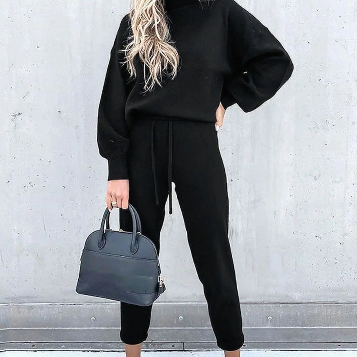 Damski dwuczęściowy dres z miękkiego materiału, zestaw z luźnymi joggerami