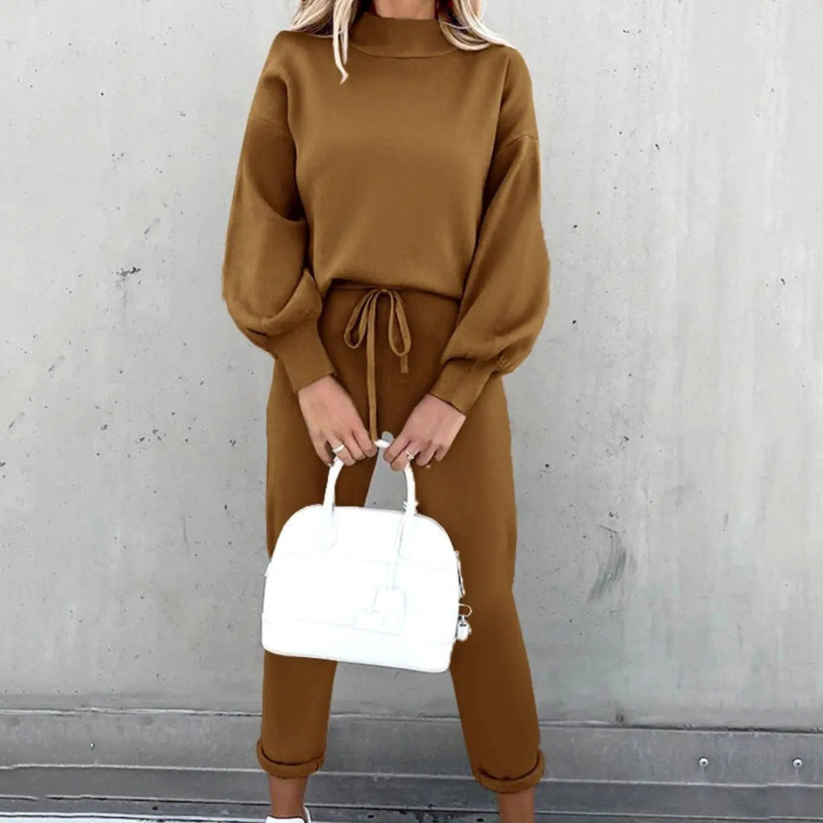 Damski dwuczęściowy dres z miękkiego materiału, zestaw z luźnymi joggerami