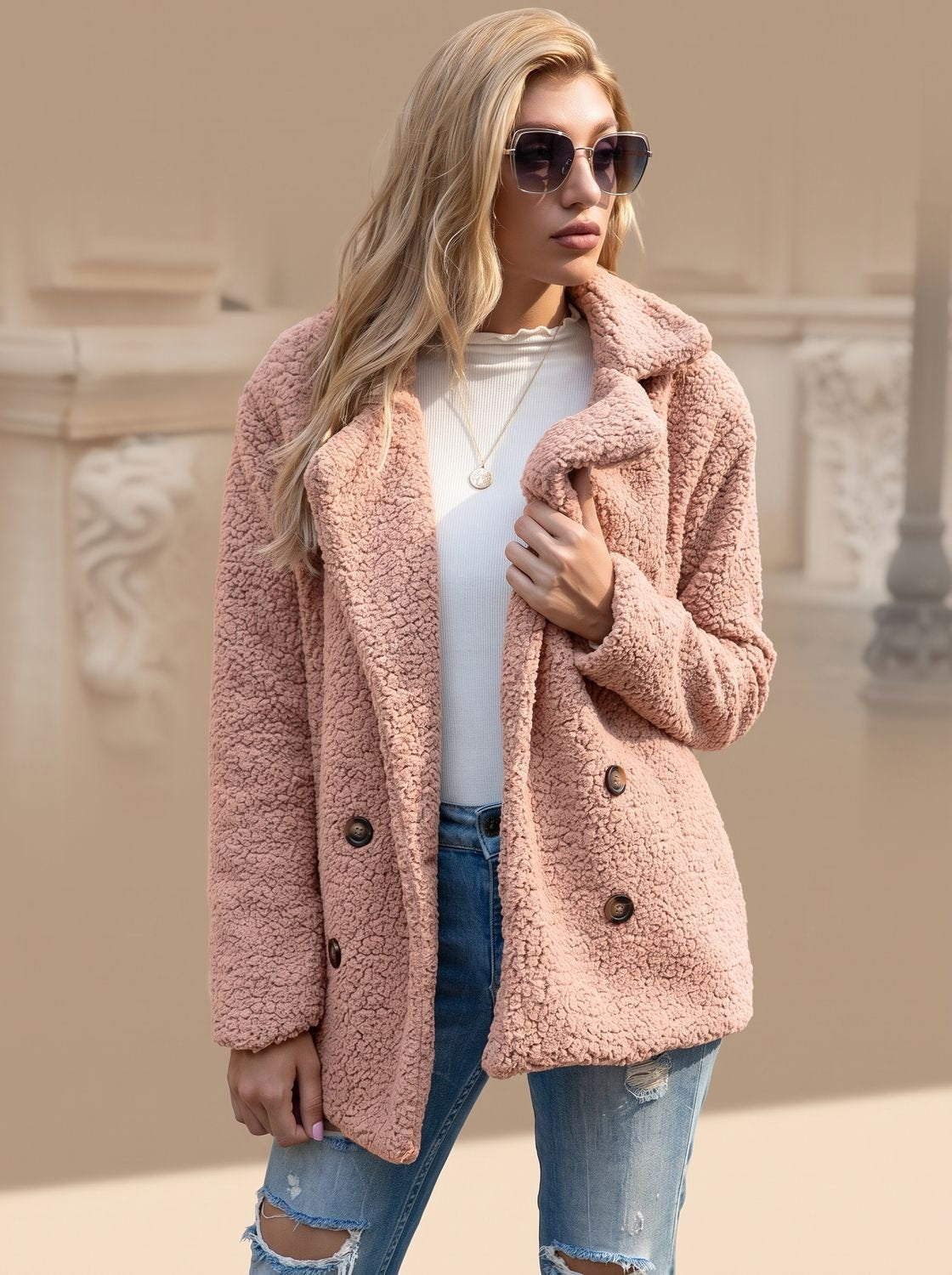 Sienna | Damski dwurzędowy płaszcz teddy ze sztucznego futra z klapami z wyłogami