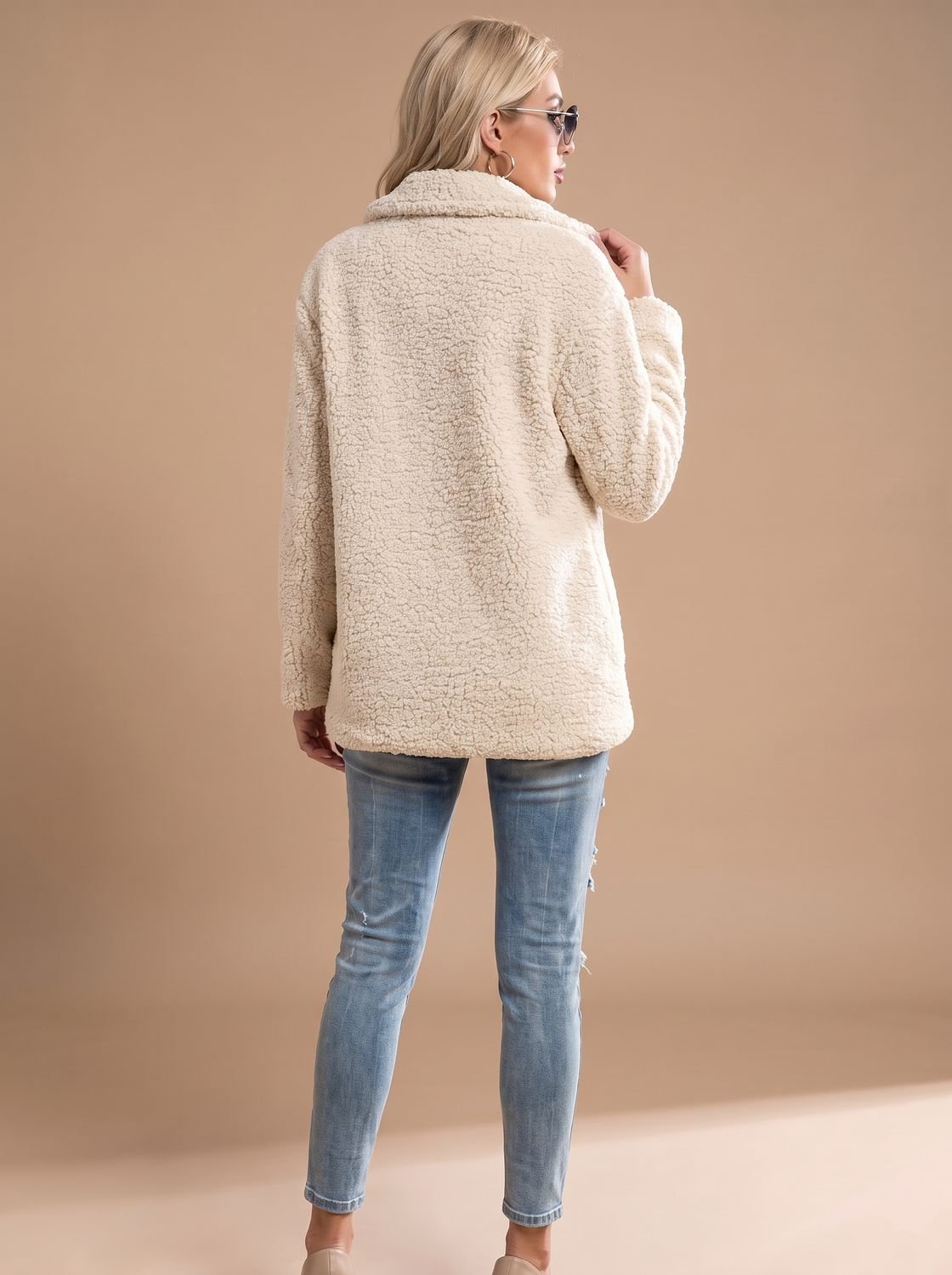 Freya | Damski oversize'owy dwurzędowy płaszcz teddy ze sztucznego futra