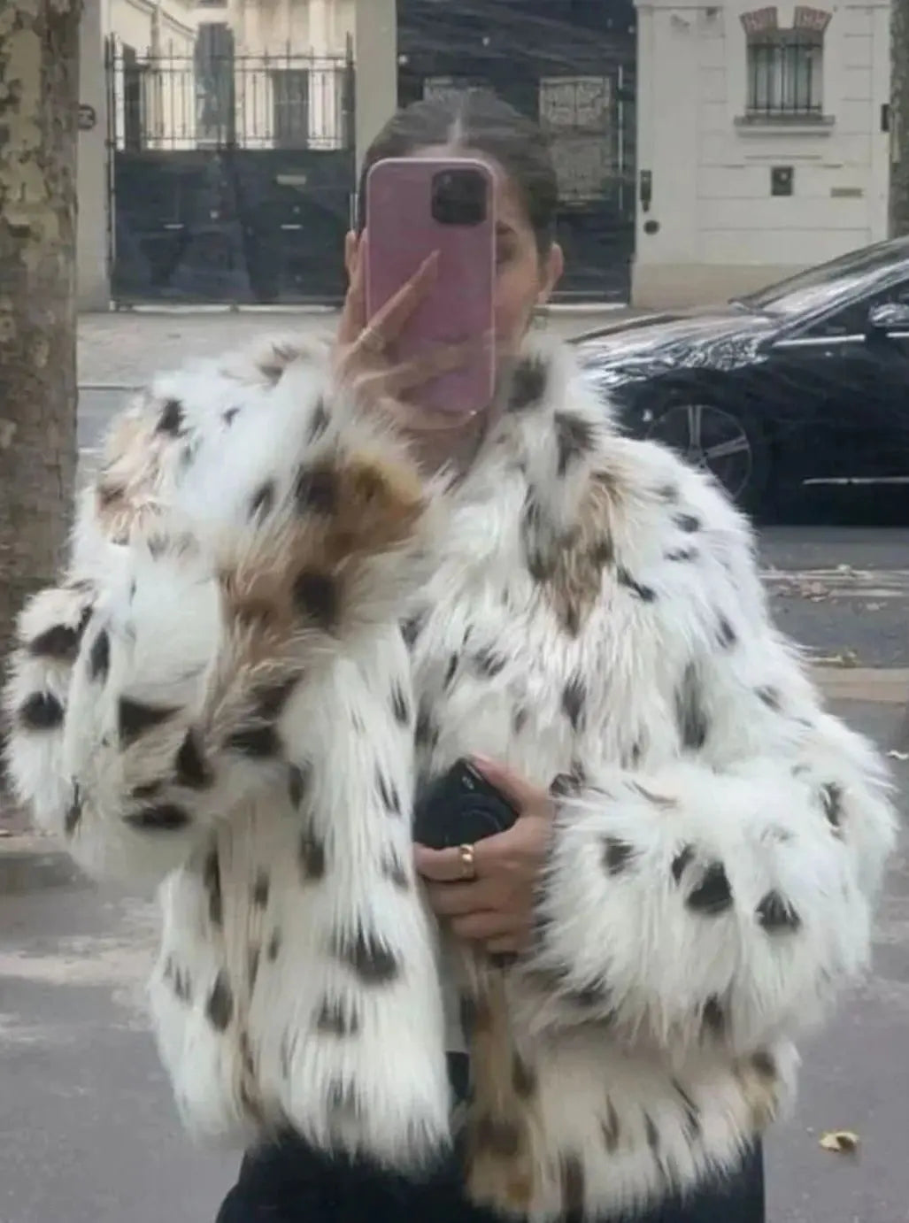Damski płaszcz z imitacji futra w panterkę