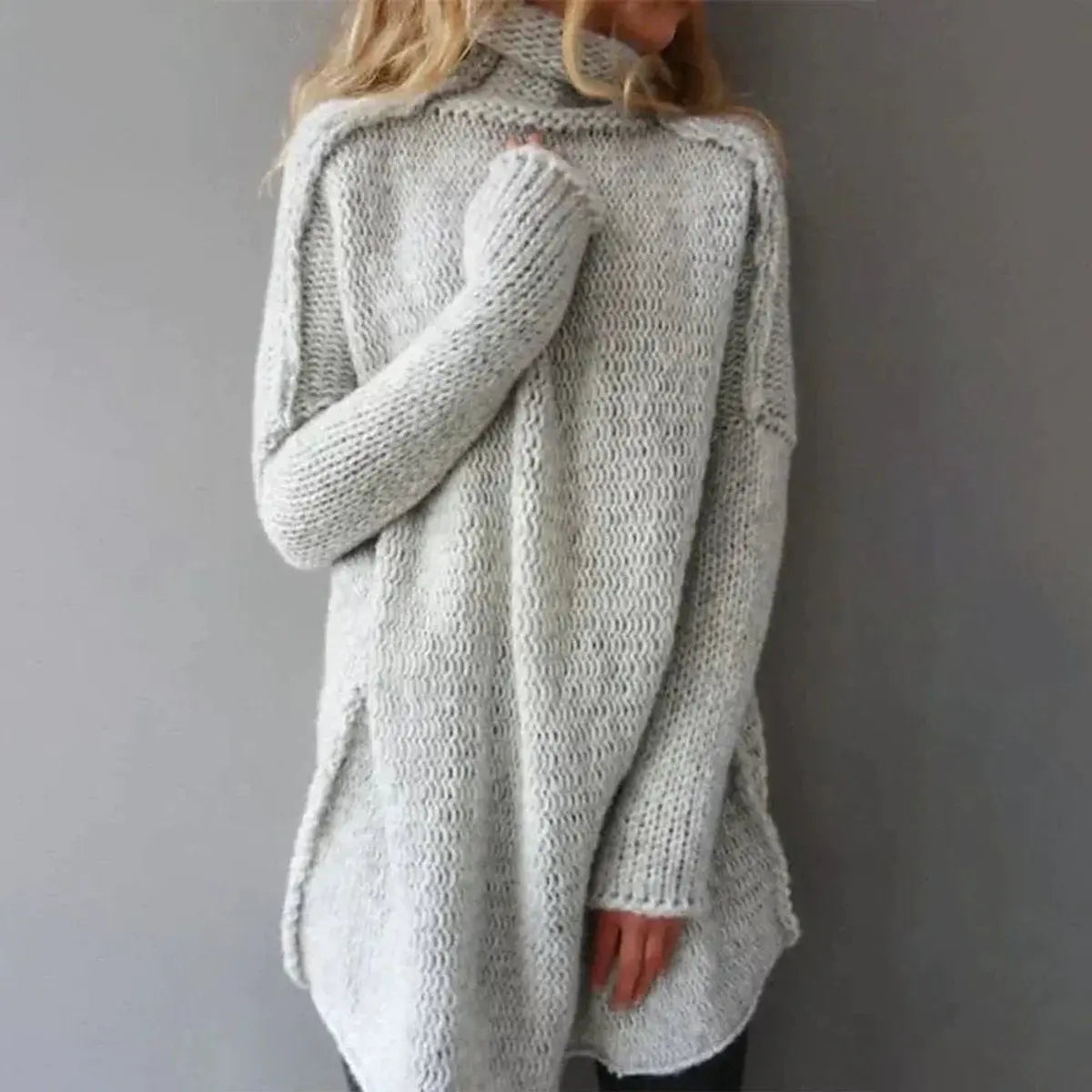 Damski oversize’owy gruby sweter z dzianiny z golfem