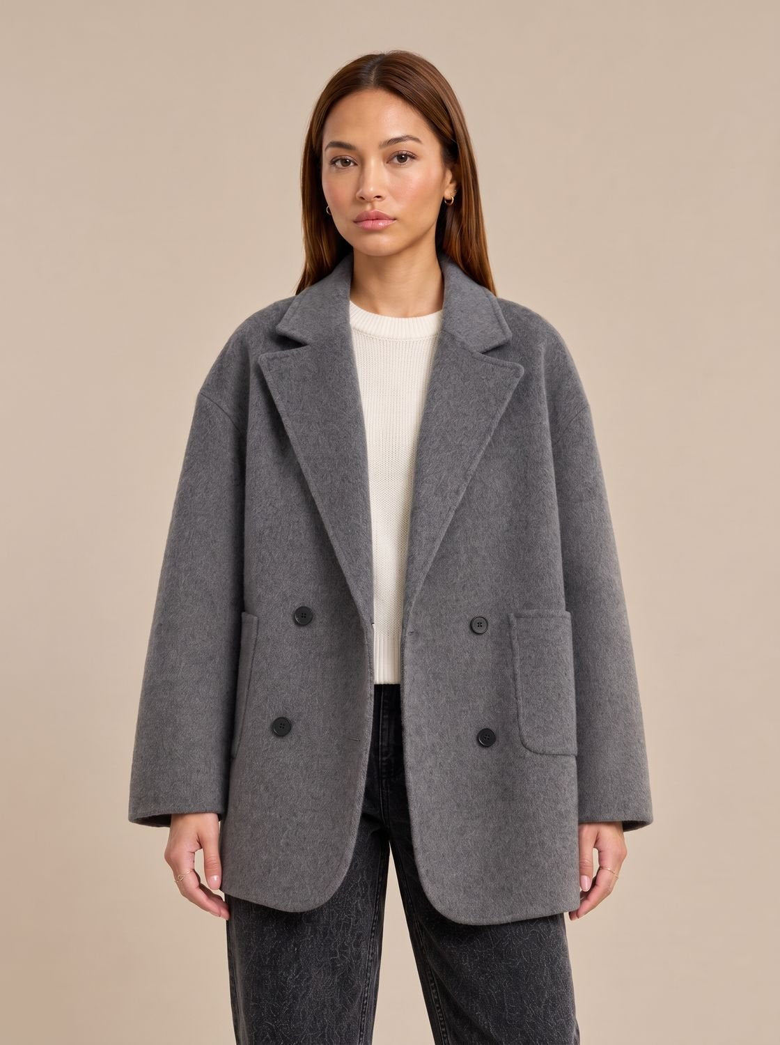 Willow | Damski oversize'owy płaszcz wełniany dwurzędowy z kołnierzem z klapami