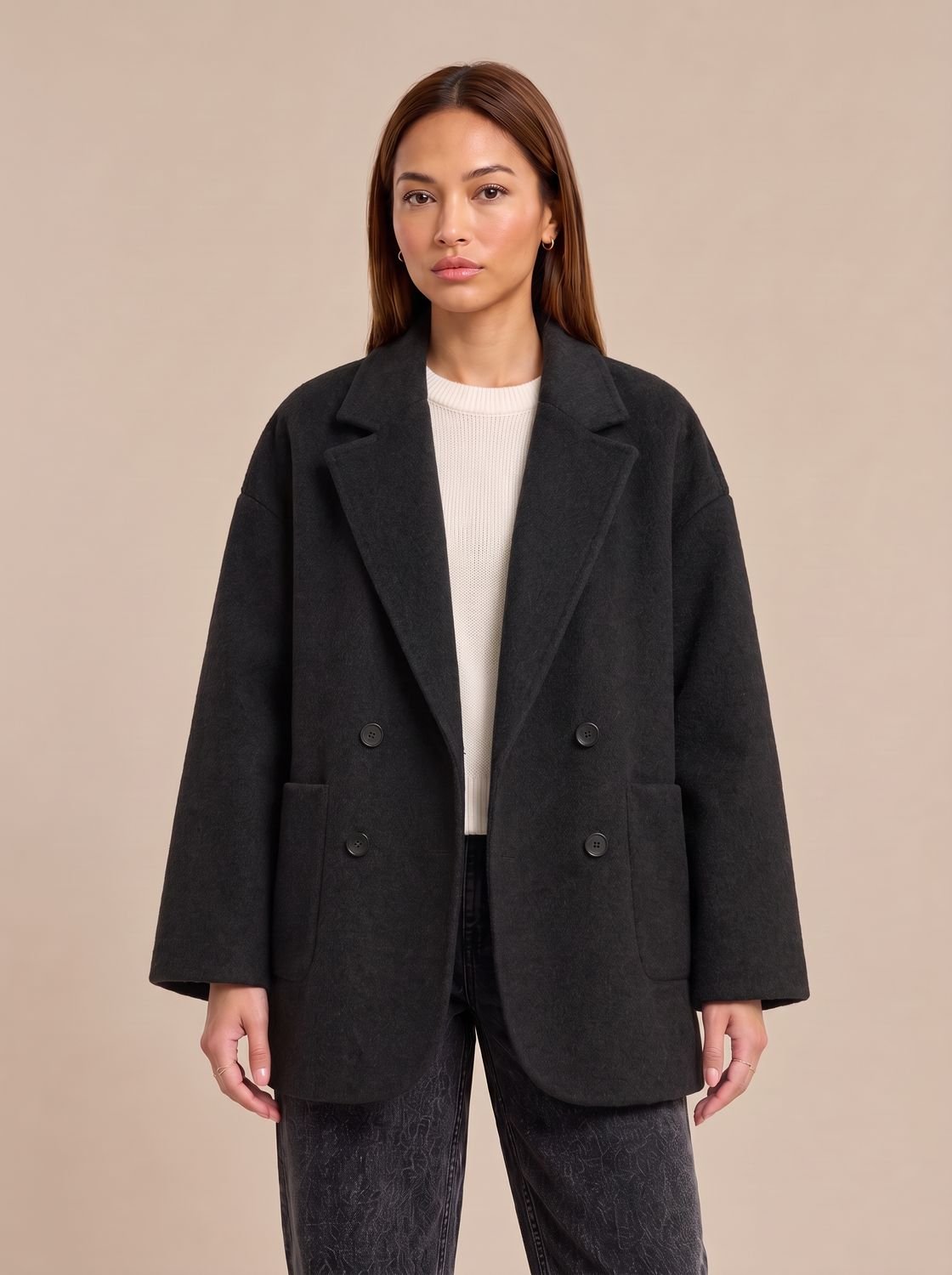 Willow | Damski oversize'owy płaszcz wełniany dwurzędowy z kołnierzem z klapami