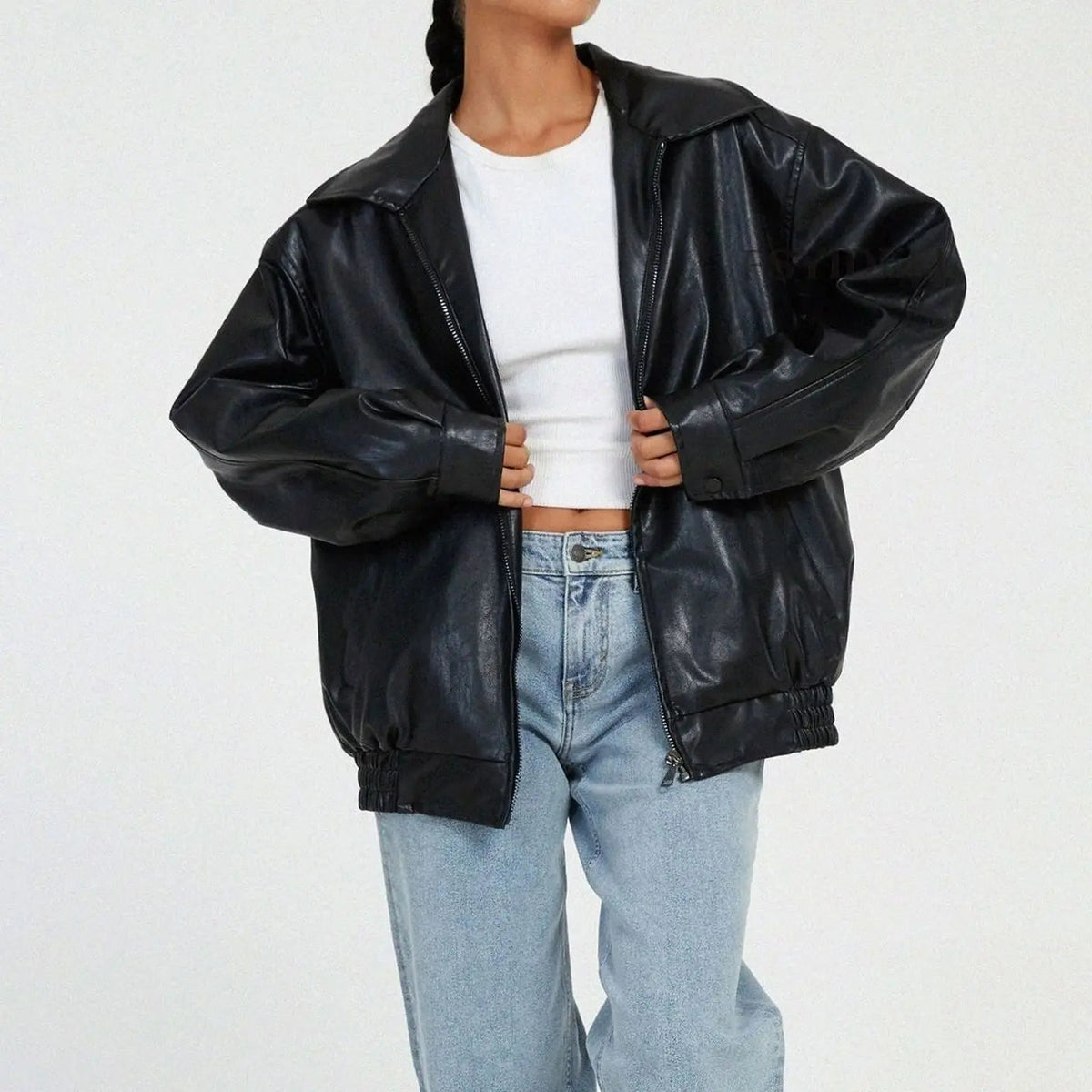 Damska oversize’owa modna kurtka z imitacji skóry zapinana na zamek