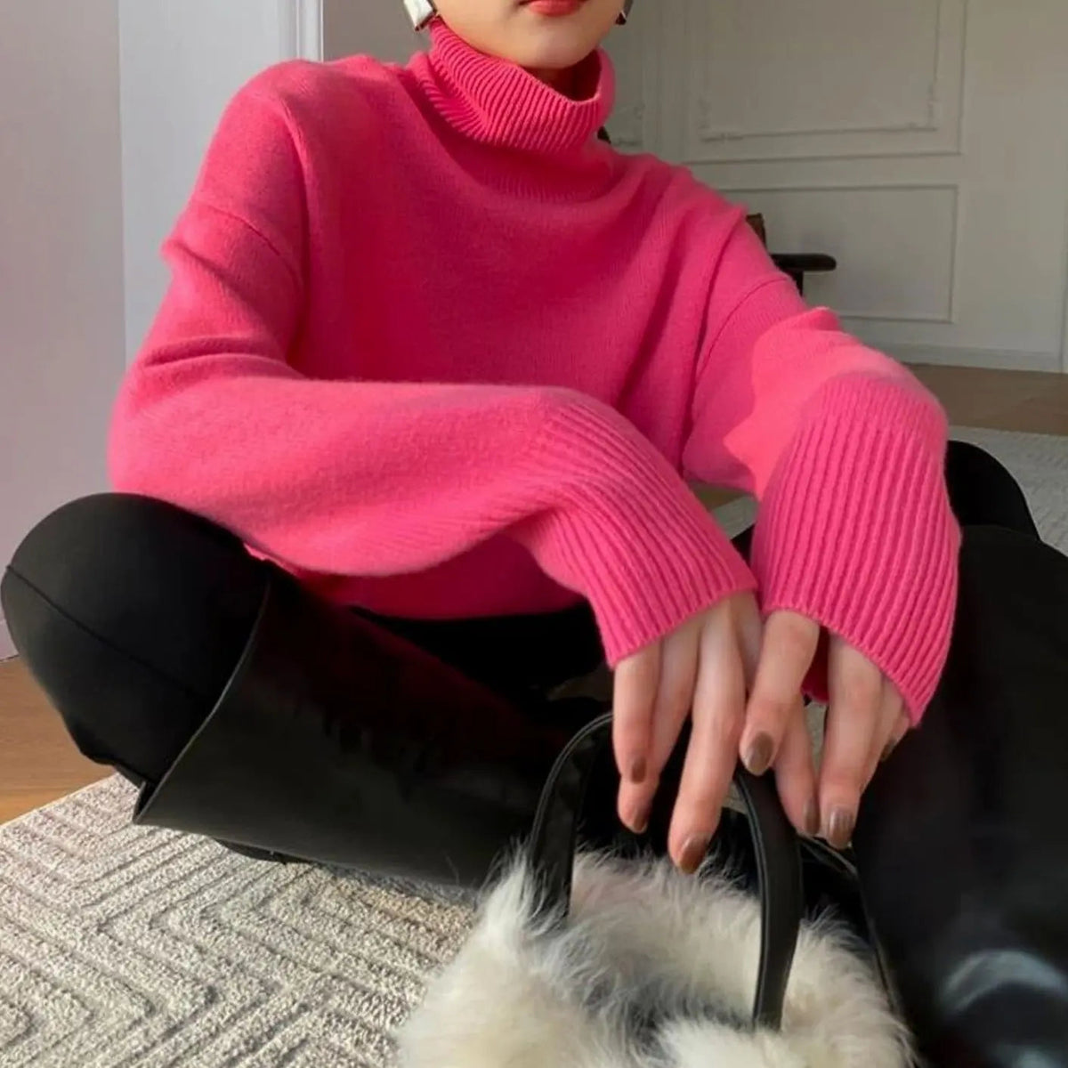 Damski oversize’owy dzianinowy sweter z długimi rękawami i golfem
