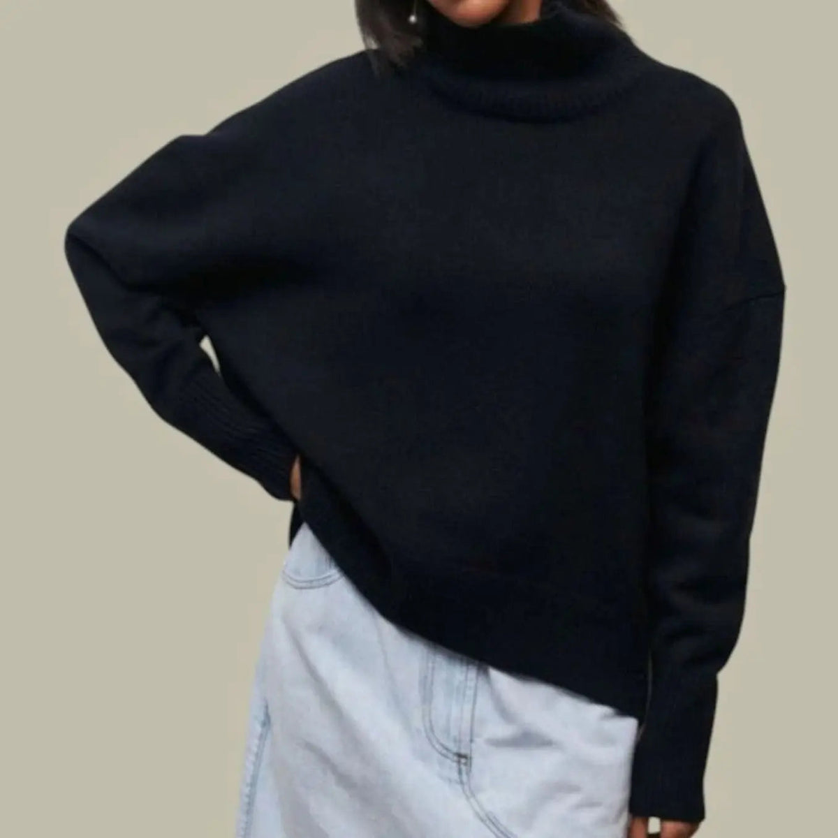Damski oversize’owy luźny dzianinowy sweter zimowy z golfem