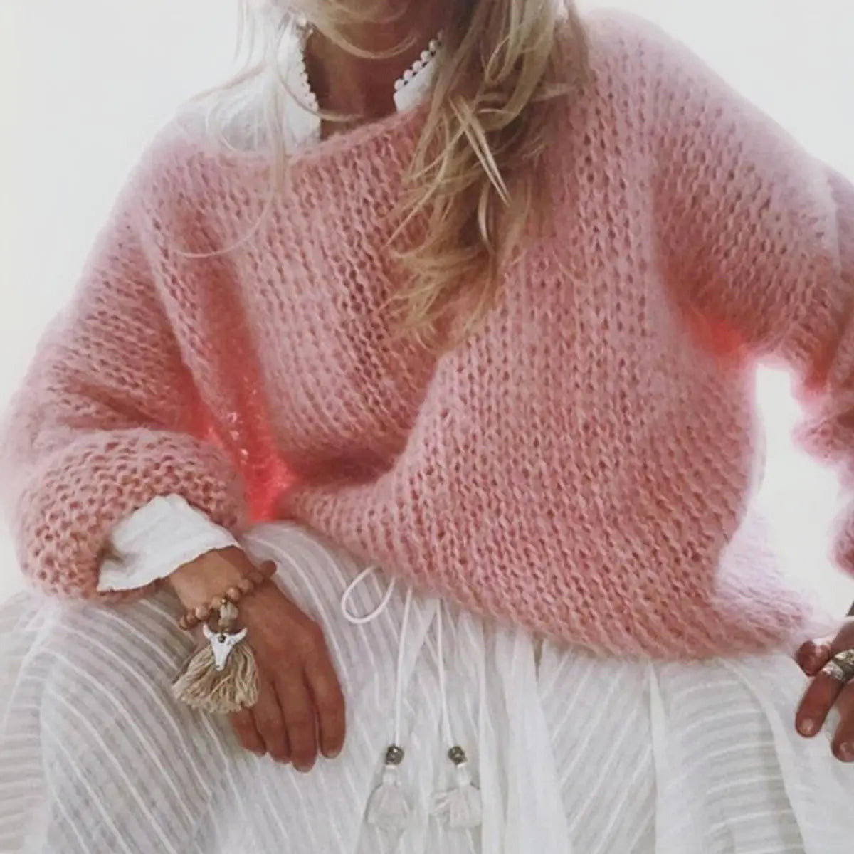 Damski oversize’owy dzianinowy sweter z domieszką moheru