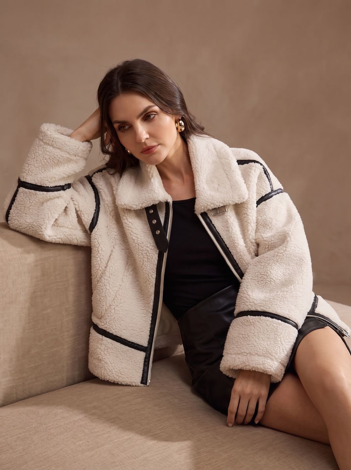 Florence | Damska oversize'owa kurtka teddy z materiału sherpa, kontrastowe wykończenie, zapinana na zamek