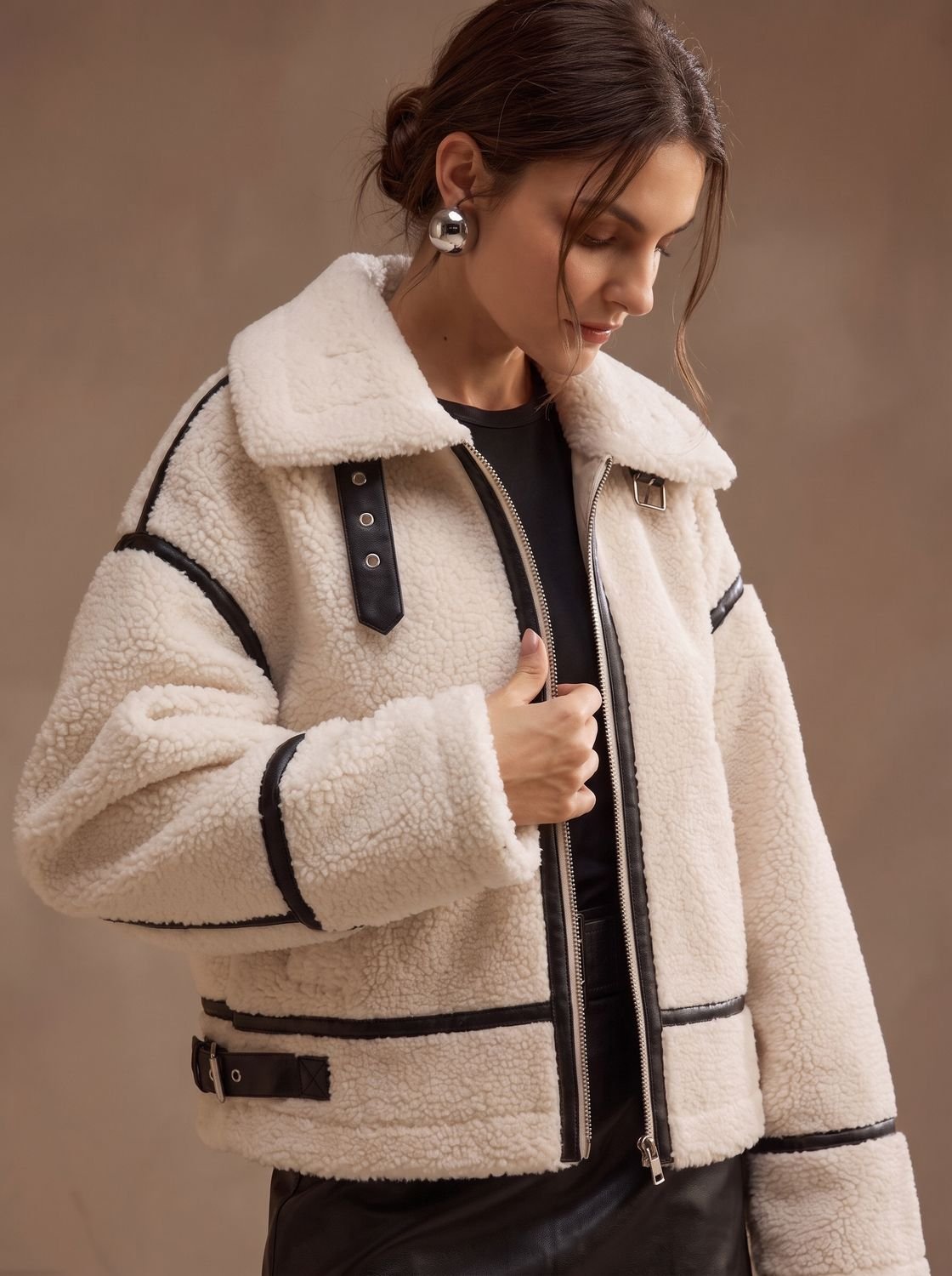 Florence | Damska oversize'owa kurtka teddy z materiału sherpa, kontrastowe wykończenie, zapinana na zamek