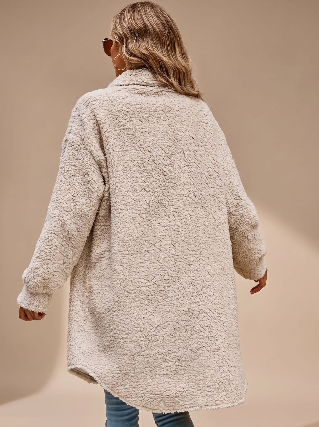 Willow | Damski oversize'owy płaszcz teddy z długim krojem, zapięciem na guziki i podszewką z kożuszka