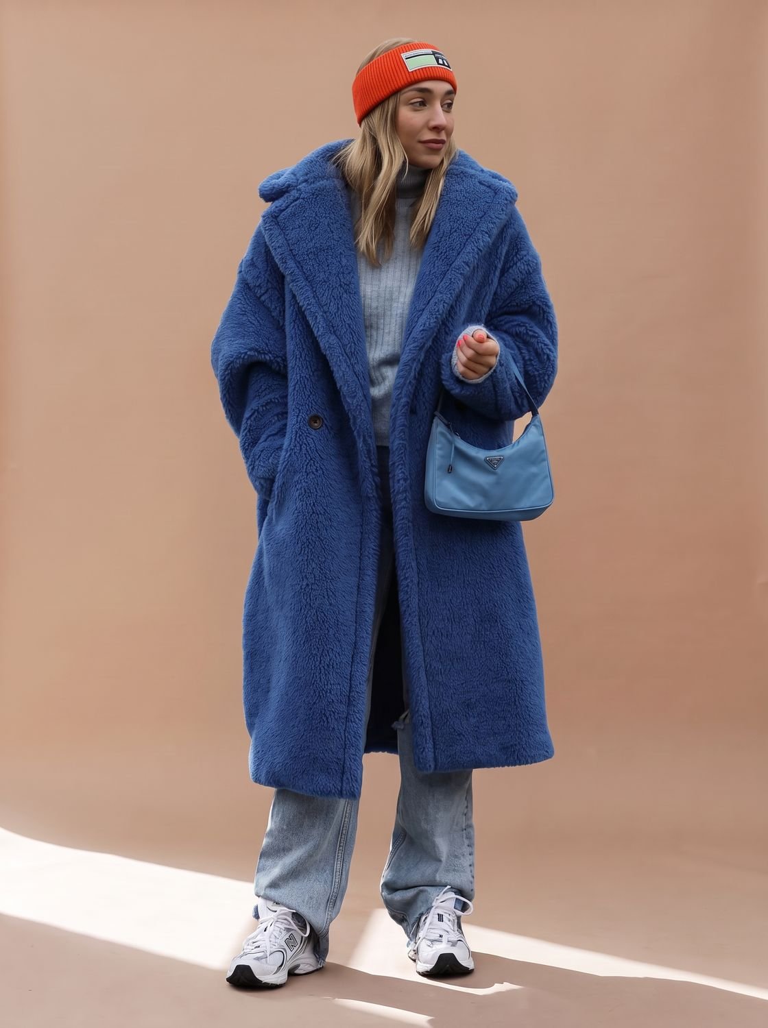 Emily | Damski oversize'owy długi zimowy płaszcz ze sztucznego futra teddy