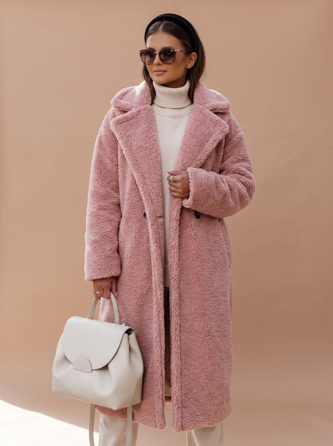 Emily | Damski oversize'owy długi zimowy płaszcz ze sztucznego futra teddy