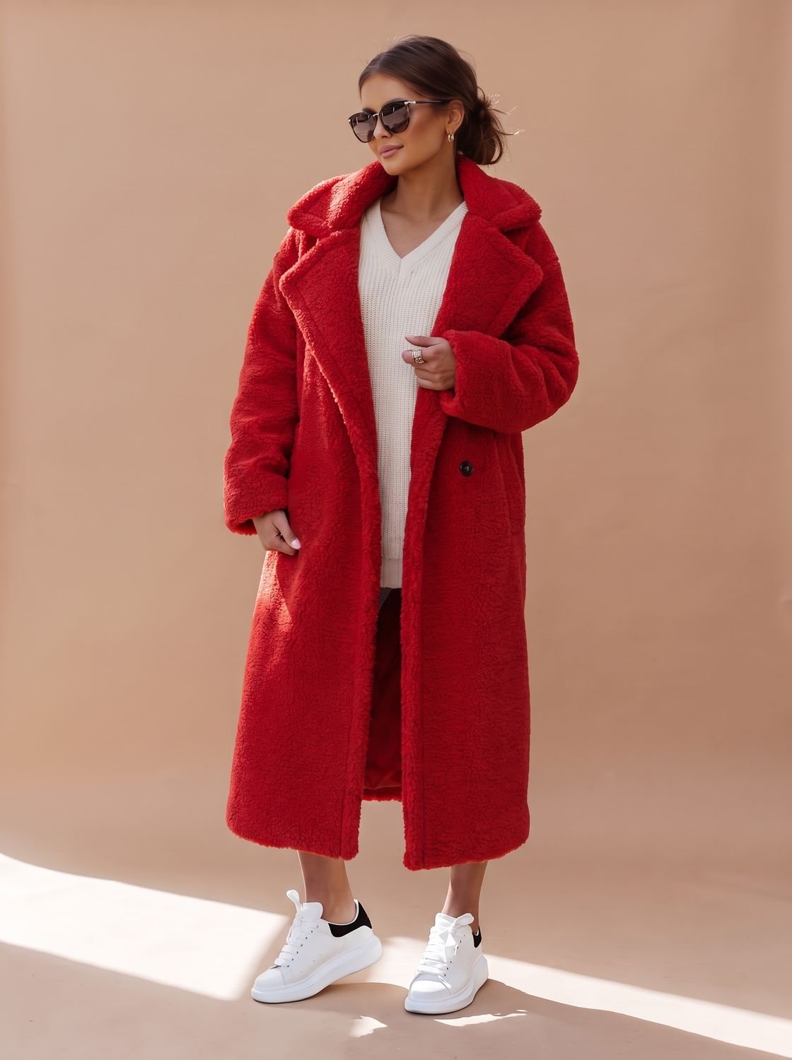 Emily | Damski oversize'owy długi zimowy płaszcz ze sztucznego futra teddy