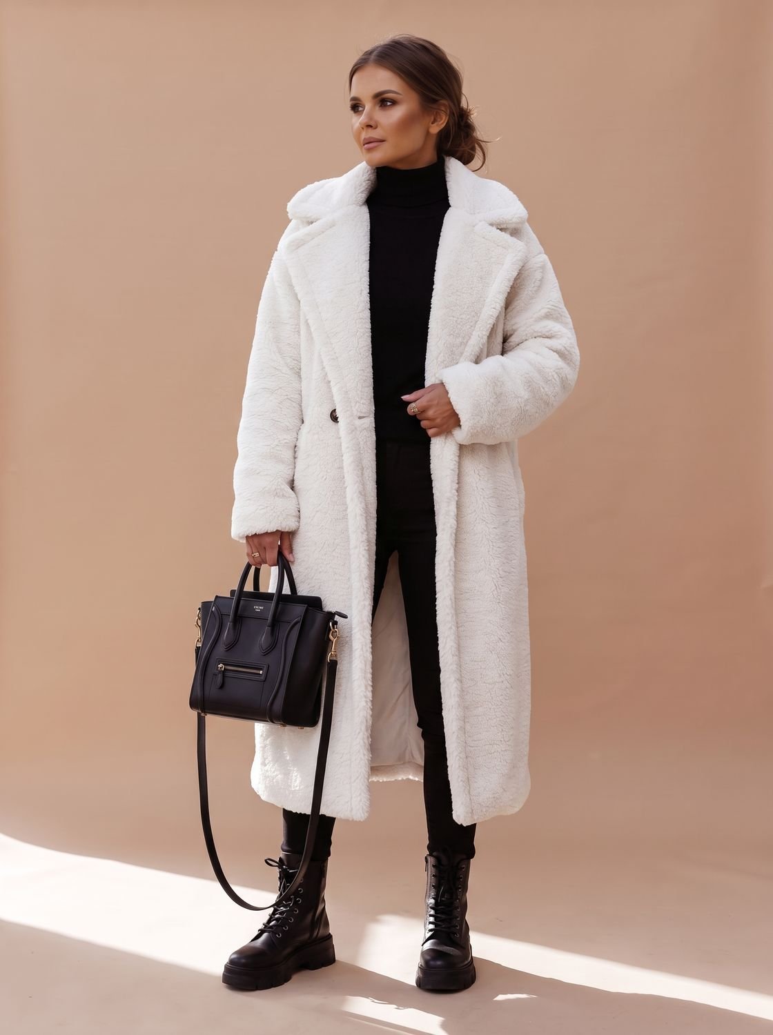 Emily | Damski oversize'owy długi zimowy płaszcz ze sztucznego futra teddy
