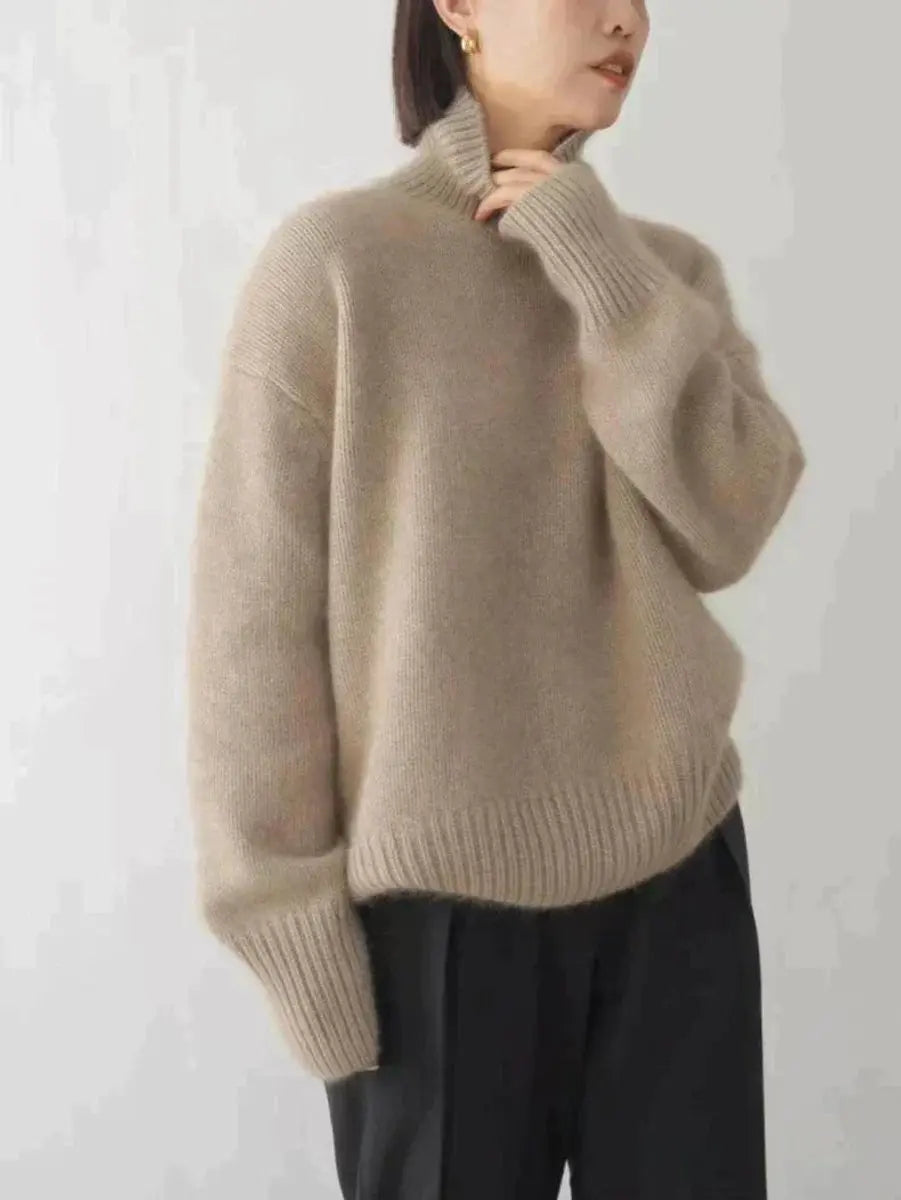 Damski oversize’owy kaszmirowy sweter z golfem