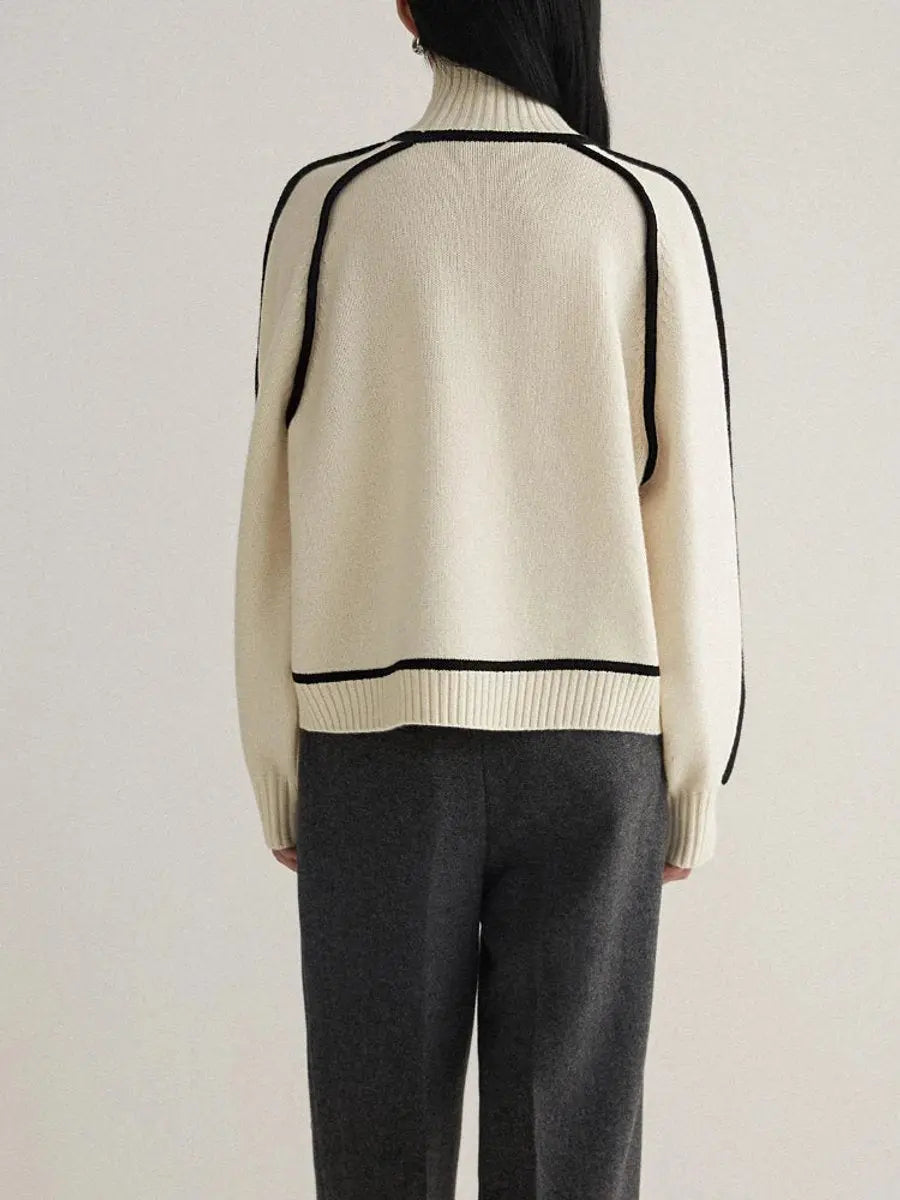 Damski oversize’owy dzianinowy sweter z golfem i kontrastowymi pasami