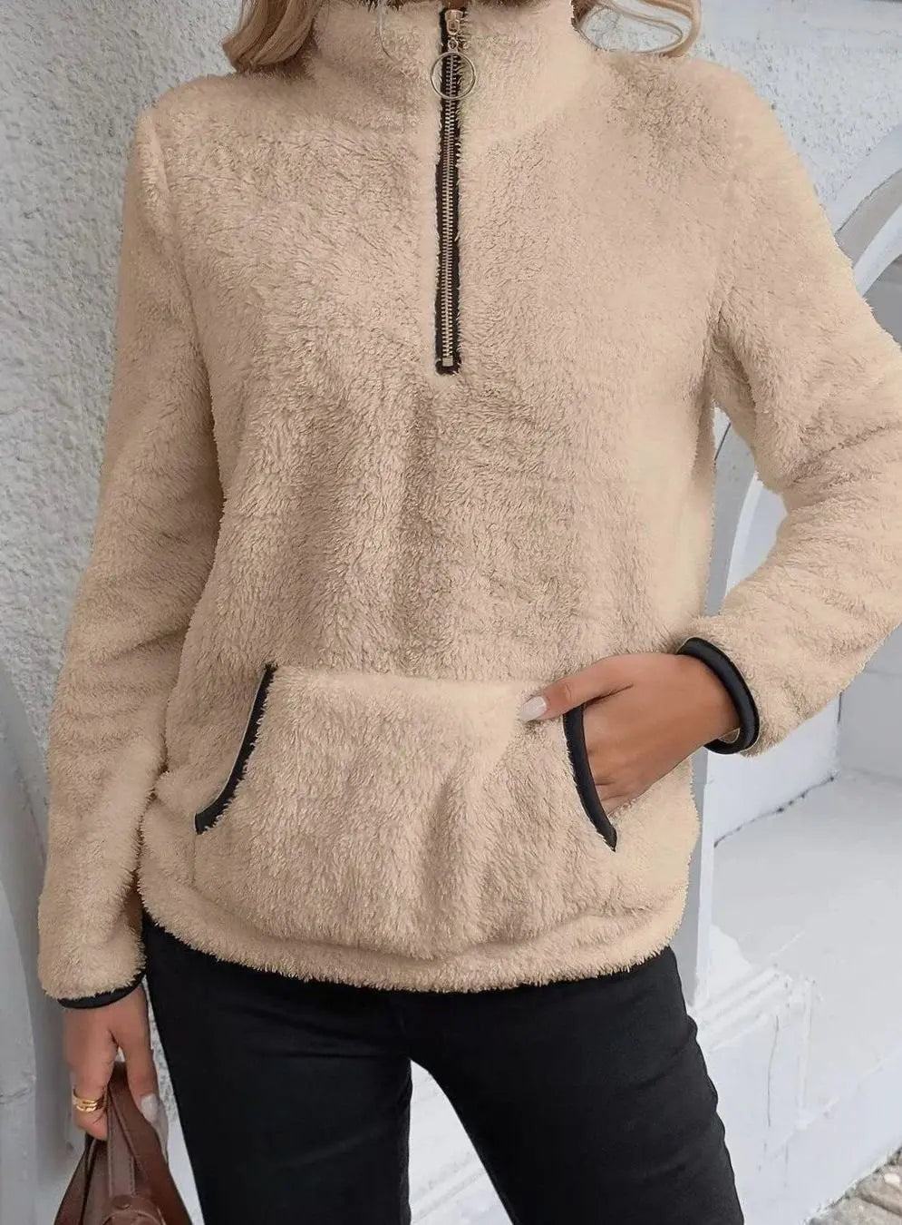 Damski sweter z pluszowego polaru z zamkiem do połowy i kieszenią kangurką