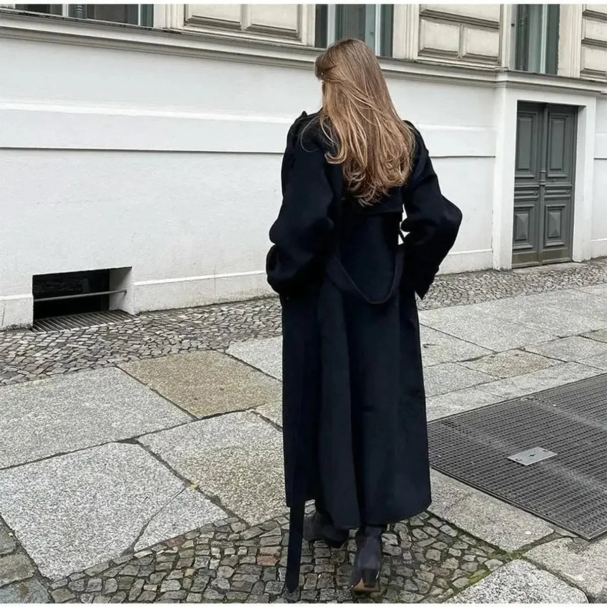 Damski długi dwurzędowy trencz o wyglądzie wełny, z paskiem